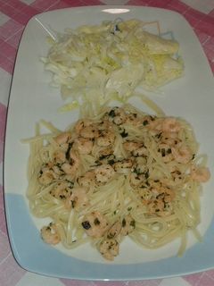 Una foto de Espaguetis con colitas de gambas