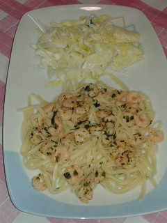 Una foto de Espaguetis con colitas de gambas