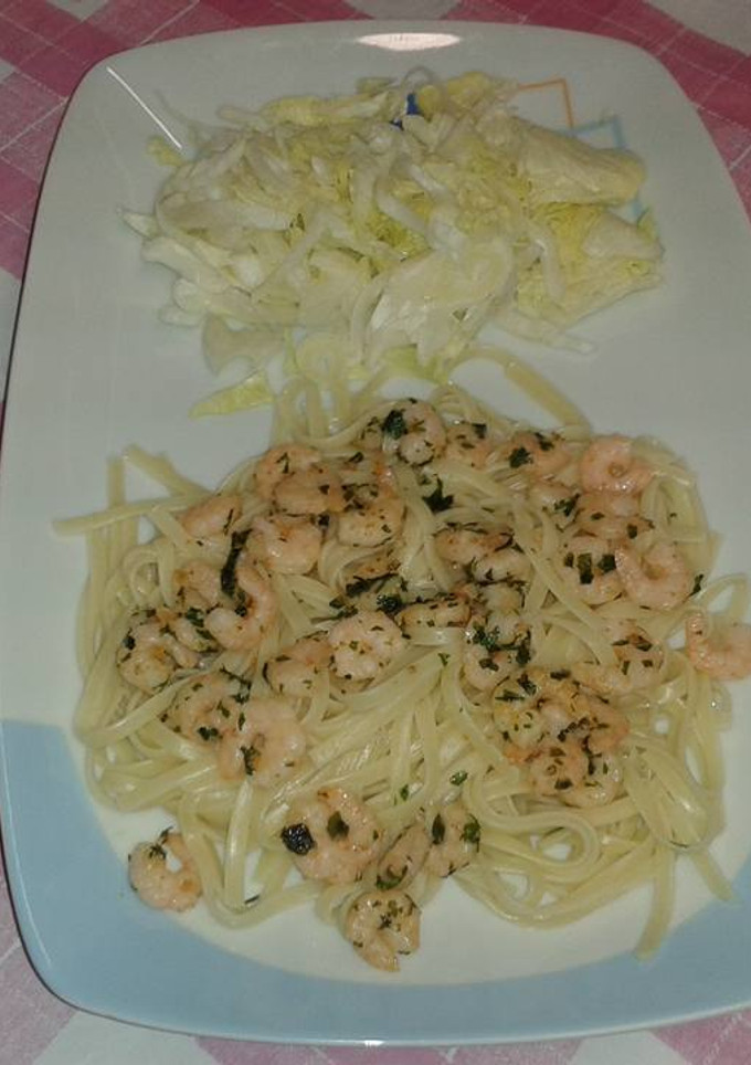 Una foto de Espaguetis con colitas de gambas