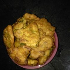 A picture of Aaloo pyaz ke pakore.