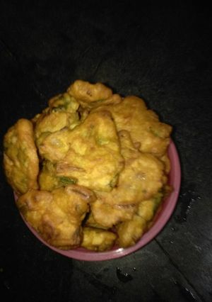 A picture of Aaloo pyaz ke pakore.