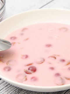 Pudingos cseresznyeleves recept fotója