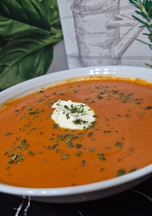 Une photo de Soupe de tomates lard fumé et saucisses fumées