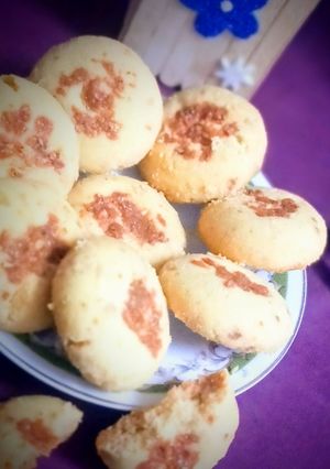 बटरस्टॉक्ट नानखटाई (butterscotch nankhatai recipe in marathi) रेसिपी चे मुख्य फोटो 