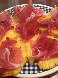 Una foto de Piña con jamón