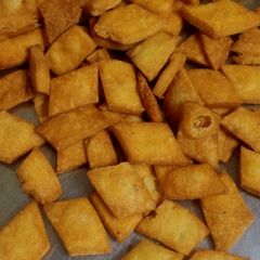 A picture of Namak pare.