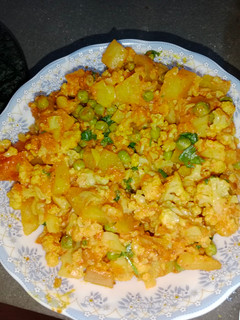 गोभी मटर आलू (gobi matar aloo recipe in Hindi) रेसिपी मुख्य फोटो