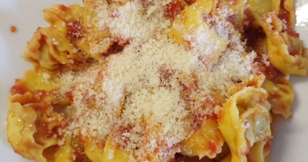 Tortellini in tomato sauce Recipe by Miss Fluffy's Cooking (Angie's
