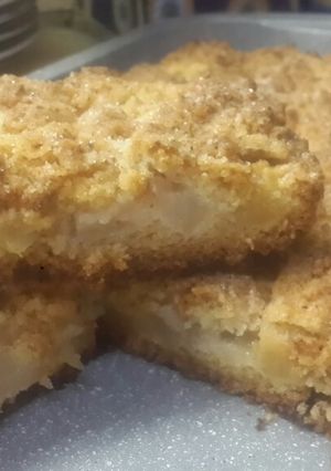Una foto de Torta granulada muy fácil de manzana y pera sin manteca 🍎🍏🍐