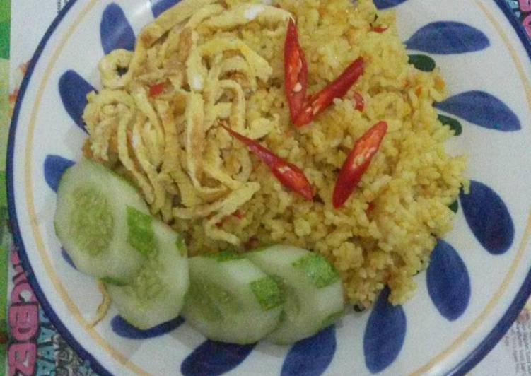 Sarapan nasi goreng kuning