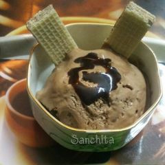 A picture of Creamy Chocolate-Cookie Ice cream.
