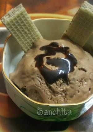 A picture of Creamy Chocolate-Cookie Ice cream.