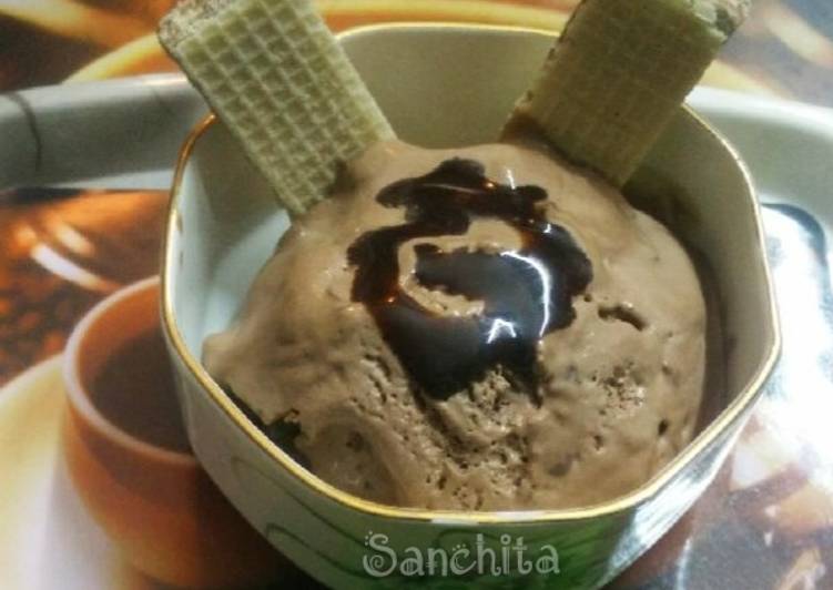 Simple Way to Prepare Homemade Creamy Chocolate-Cookie Ice cream