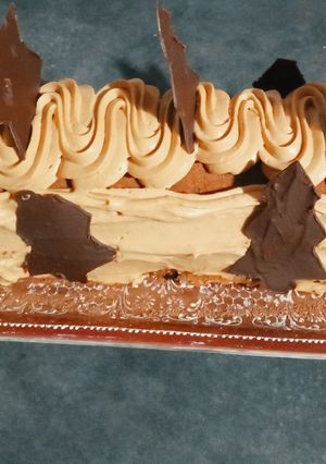 Une photo de Bûche pâtissière au café