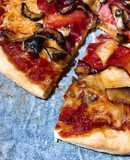 Pizza Đế Mỏng Với Sốt Cà Homemade, Nấm, & Thịt Nguội