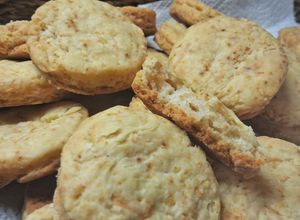 Una foto de Scones de queso sin huevo y sin manteca