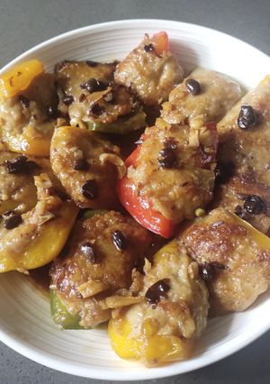 A picture of Capsicum Stuffed with Ground Fish.