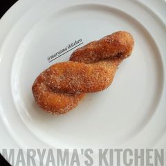 A picture of Kkwabaegi(twisted korean doughnut).