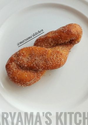 A picture of Kkwabaegi(twisted korean doughnut).