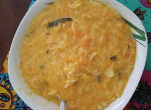 Una foto de Sopa crema de verduras y fideos cabello de ángel