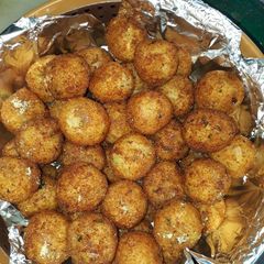Sweet potato cheese balls A picture of Sweet potato cheese balls.