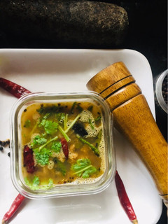 மல்லிதழையை அரைத்த ரசம்(coriander leaves rasam recipe in tamil) செய்முறை முக்கிய புகைப்படம்