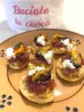 Friselline con puré di fave, tartare di tonno, cozze e burrata
