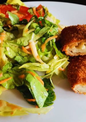 Una foto de Milanesa de berenjena rellena de queso camembert