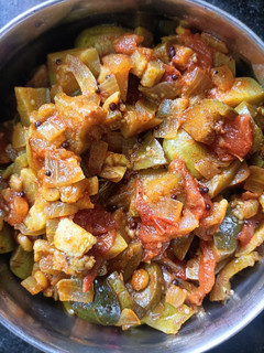 கத்திரிக்காய் பொரியல்(brinjal poriyal recipe in tamil) செய்முறை முக்கிய புகைப்படம்