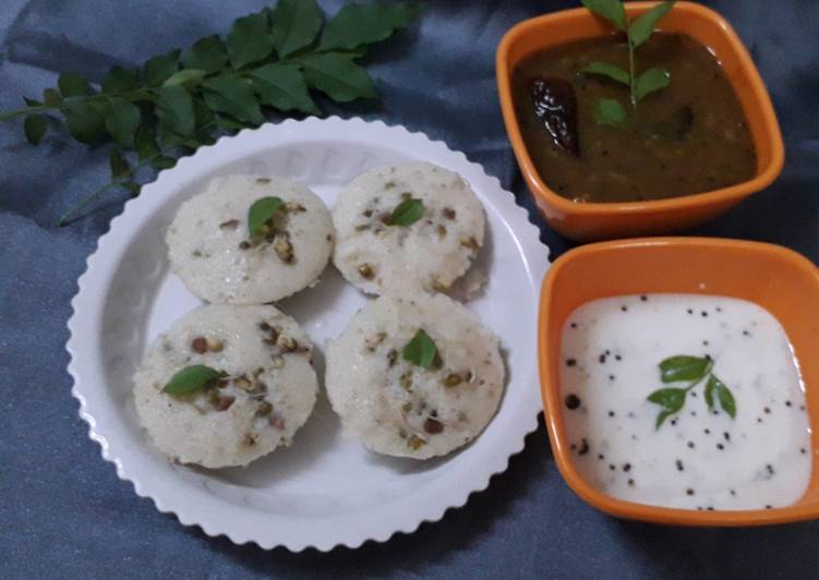 Idli filled with sprouted moong dal