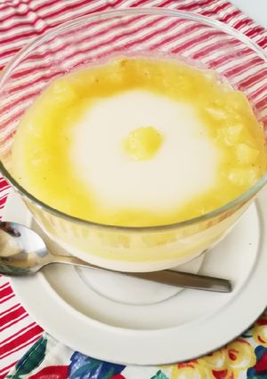 Una foto de Manjar Blanco con Dulce de Piña