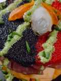 Tartar de atún rojo, mango y mayonesa de wasabi