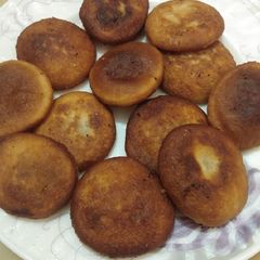 A picture of Meethi puri.