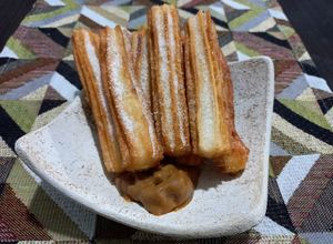 Una foto de Churros con dulce de leche