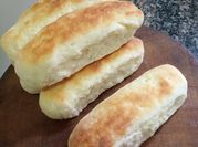 Una foto de pan de panchos con aceite