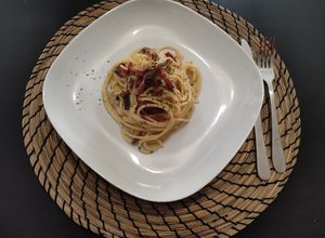 Foto de Espaguete a Carbonara com Alho Francês e Cogumelo Paris
