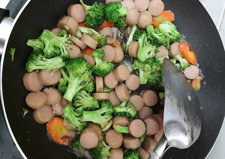 Cara Gampang Menyiapkan Ca sosis brokoli yang Enak Banget