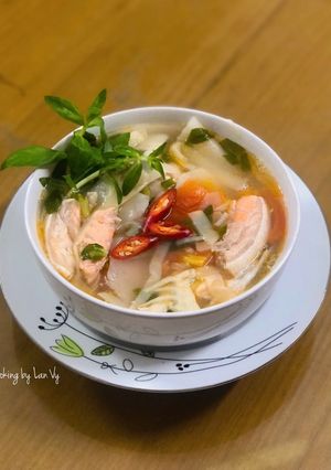 Hình của món Canh lườn cá hồi nấu măng chua.
