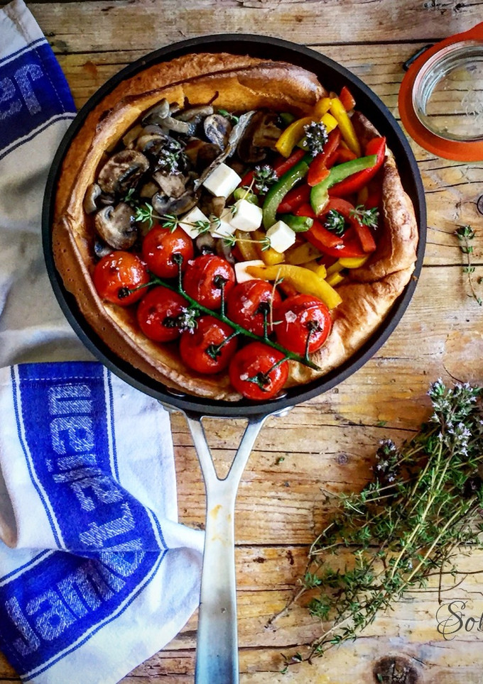 Una foto de Yorkshire Pudding Gigante Relleno de verduras salteadas