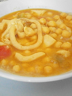 Una foto de Guiso de garbanzos con chocos