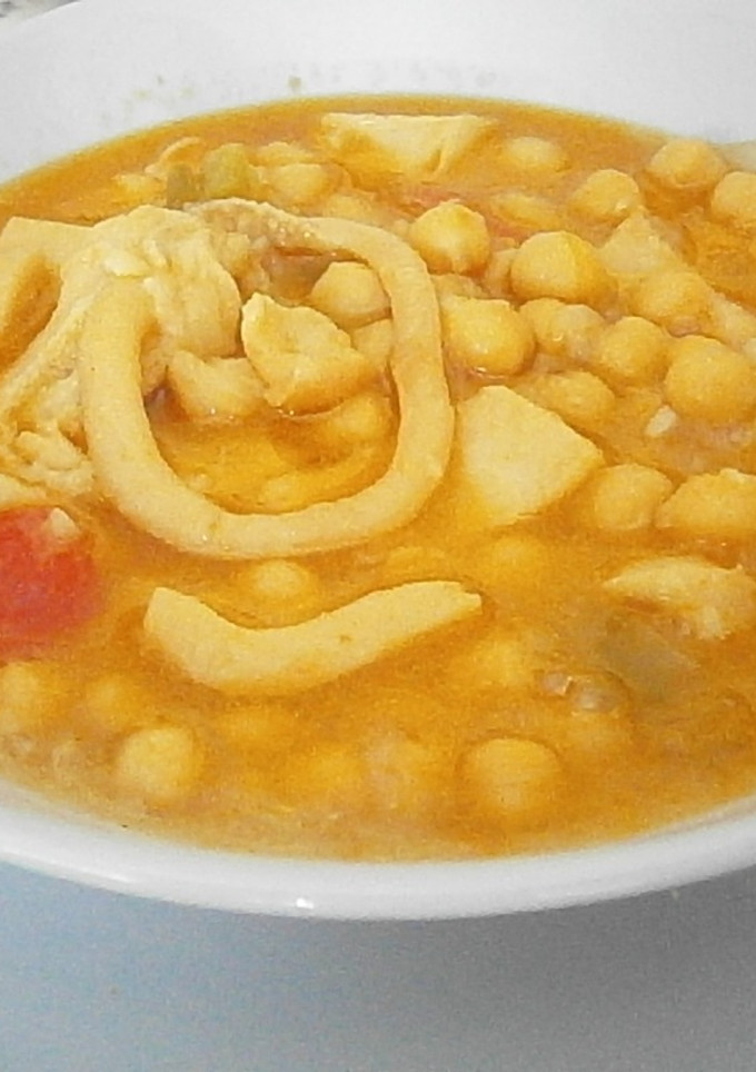 Una foto de Guiso de garbanzos con chocos