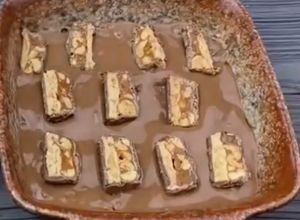 صورة لوصفة حلو بالجلاكسي والسنيكرز 🍫