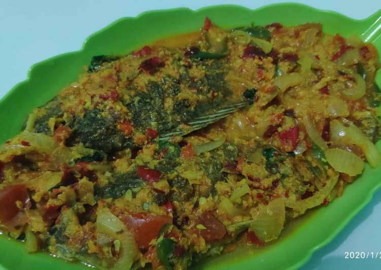 Langkah Menyiapkan Mujaer Bumbu Kuning yang Bisa Manjain Lidah