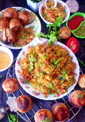 चोखा बाटी (Chokha bati recipe in Hindi) रेसिपी मुख्य फोटो