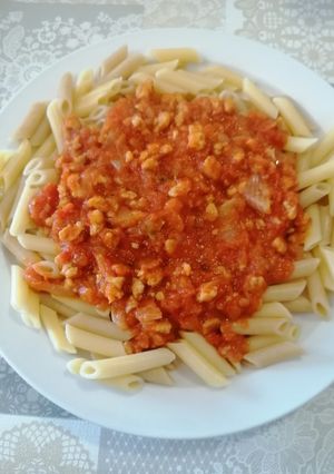 Una foto de 287. Macarrones en salsa de tomate y soja texturizada