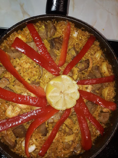 Una foto de Paella marinera alicantina
