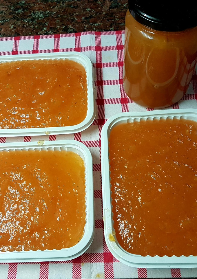 Una foto de 👩‍🍳Dulce de membrillo casero y fácil (En microondas)