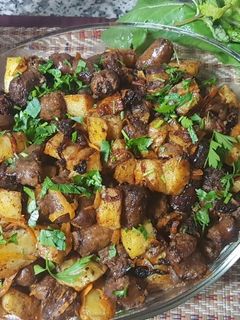 صورة لوصفة سجق مع بطاطا بدبس الرمان 🙈