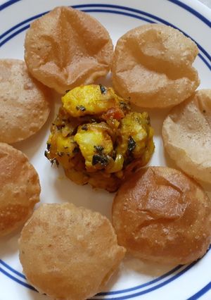A picture of Kasoori Methi Aloo With Puri.