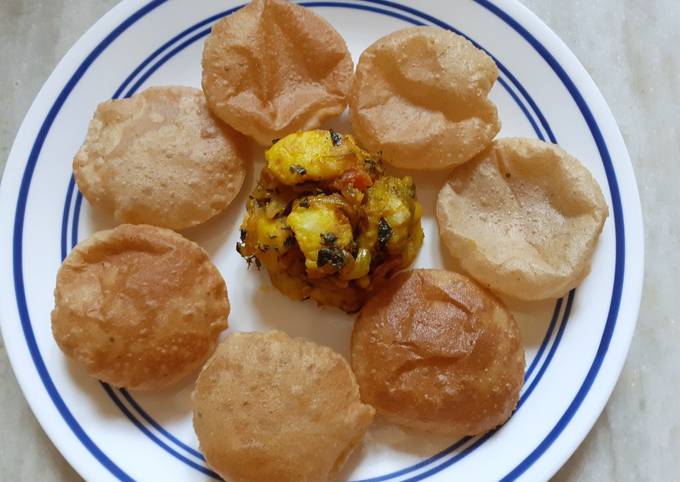Kasoori Methi Aloo With Puri
